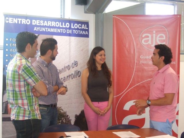 La Asociación de Jóvenes Empresarios del Guadalentín celebra su junta directiva en las instalaciones del Centro de Desarrollo Local de Totana, Foto 1