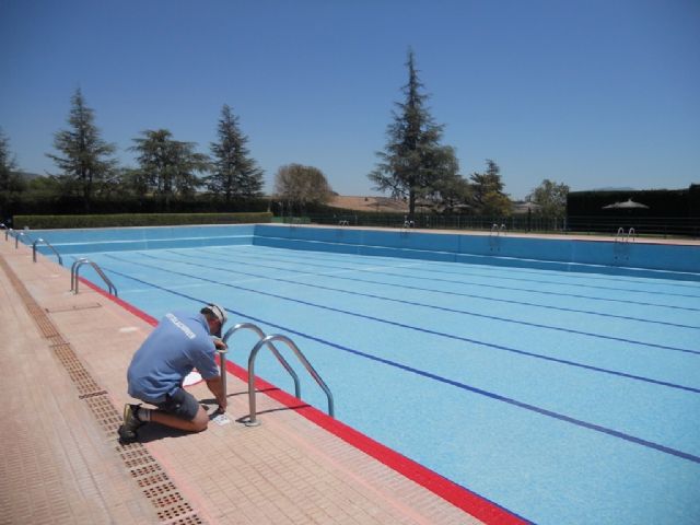 La concejalía de Deportes trabaja intensamente en poner a punto las piscinas municipales, Foto 1
