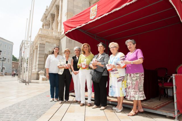 La mesa del Ayuntamiento recauda 1.868 euros para Cáritas - 2, Foto 2