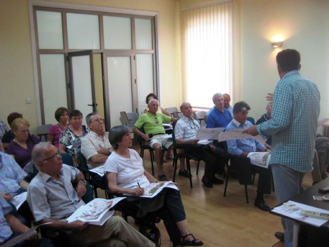 Enseñan técnicas de orientación a los mayores senderistas - 1, Foto 1