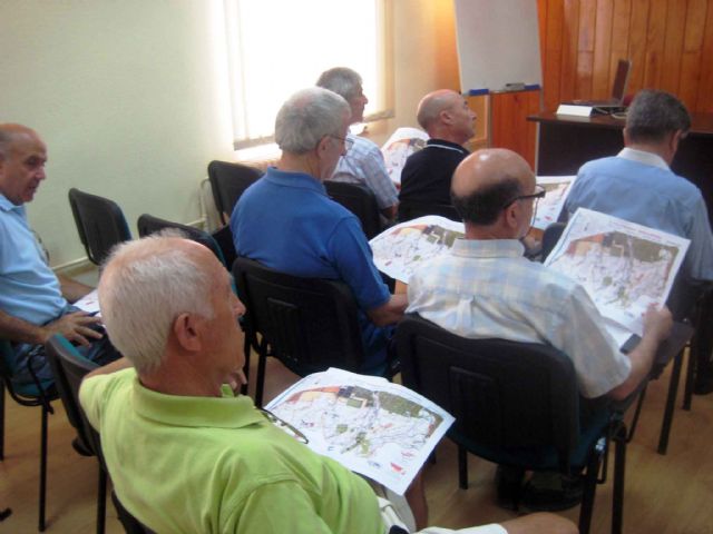 Enseñan técnicas de orientación a los mayores senderistas - 3, Foto 3