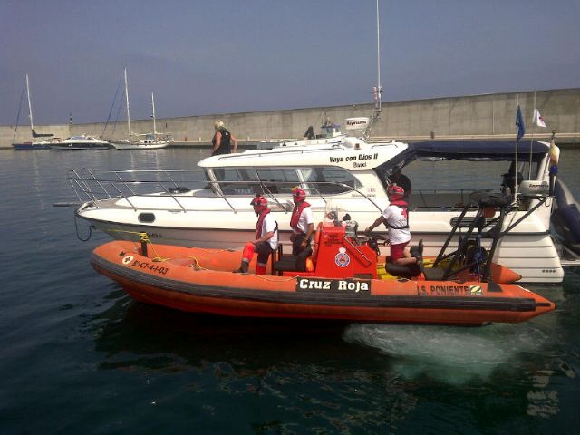 Cruz Roja española rescata una embarcación sin gobierno de 10 metros de eslora frente a Puntas de Calnegre - 1, Foto 1
