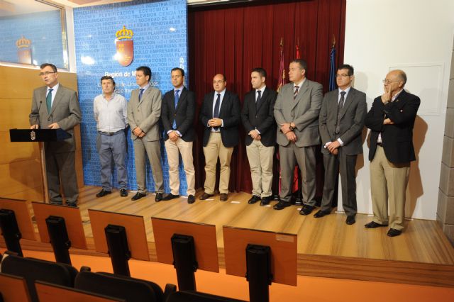 El alcalde de Alhama se rene con el consejero de Universidades, Empresas e Investigacin en busca de una poltica energtica eficaz, Foto 1