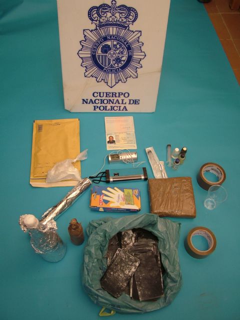 Detenidos dos individuos cuando intentaban estafar por el método de los billetes tintados - 1, Foto 1