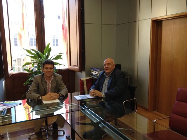 El alcalde inicia las gestiones para lograr la Declaracin de Inters Turstico Nacional de Los Mayos, Foto 1