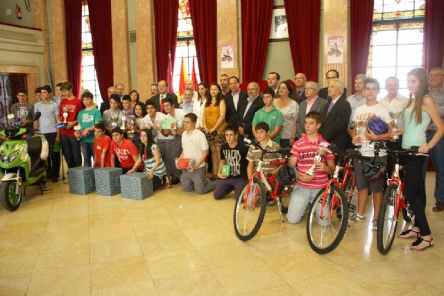 El Alcalde entrega premios a los escolares más expertos en educación vial - 4, Foto 4