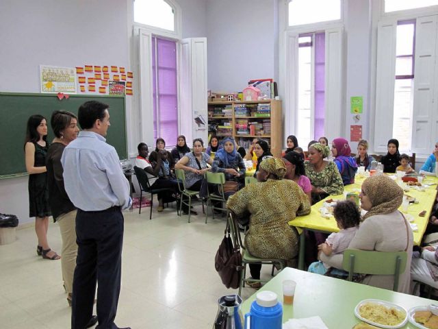 Una treintena de mujeres inmigrantes adquieren habilidades sociales - 1, Foto 1
