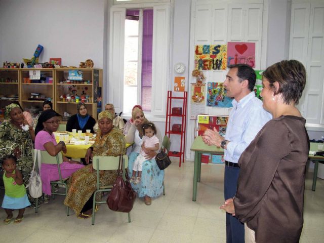 Una treintena de mujeres inmigrantes adquieren habilidades sociales - 2, Foto 2