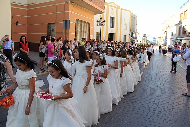 Los niños y niñas lumbrerenses que hicieron la Primera Comunión celebraron la tradicional procesión del Corpus - 2, Foto 2