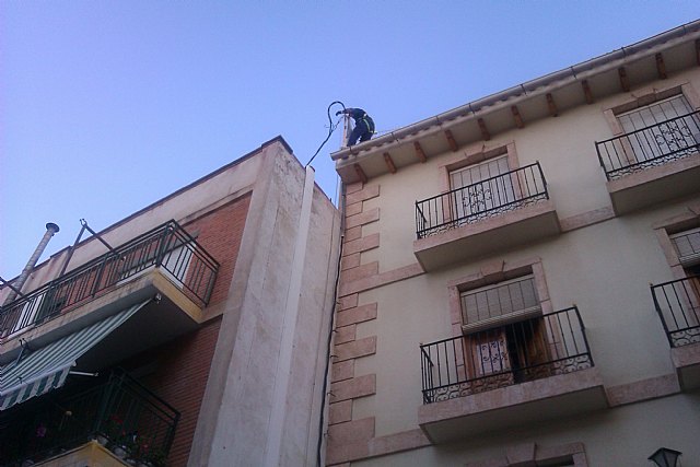 Retiran buena parte del cableado eléctrico para mejorar la imagen de la Calle Mayor - 1, Foto 1