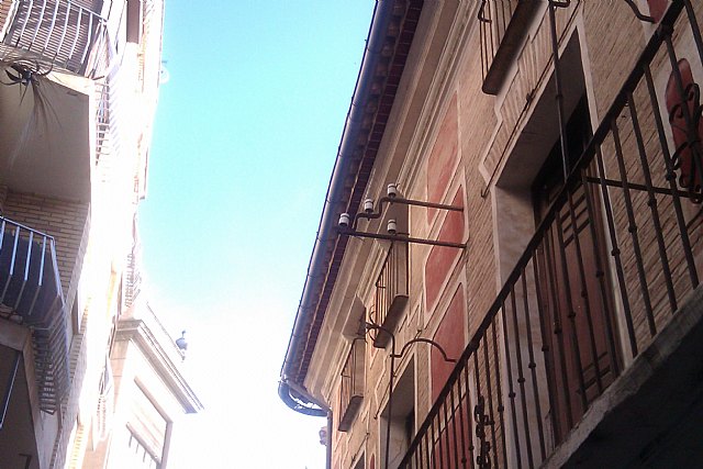 Retiran buena parte del cableado eléctrico para mejorar la imagen de la Calle Mayor - 2, Foto 2