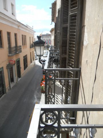 Se acometen trabajos de arreglo y mantenimiento de los principales elementos ornamentales catalogados en la casa del General Aznar, Foto 1