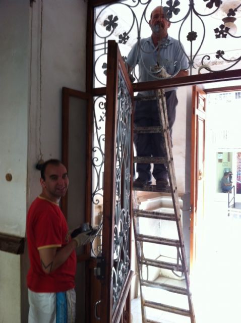 Se acometen trabajos de arreglo y mantenimiento de los principales elementos ornamentales catalogados en la casa del General Aznar - 3, Foto 3
