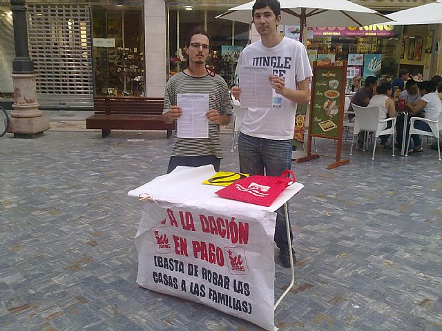 El Área de Juventud de Izquierda Unida-Verdes de Cartagena en solidaridad con las familias desahuciadas - 1, Foto 1