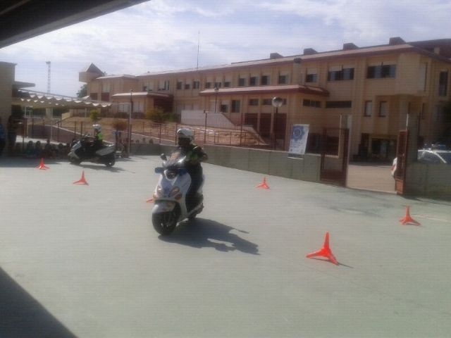 Alumnos del CEIP La Vaguada y del Hogar de la Infancia, preparados para circular - 1, Foto 1