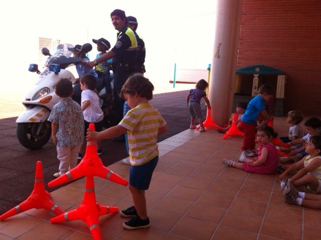 Alumnos del CEIP La Vaguada y del Hogar de la Infancia, preparados para circular - 2, Foto 2
