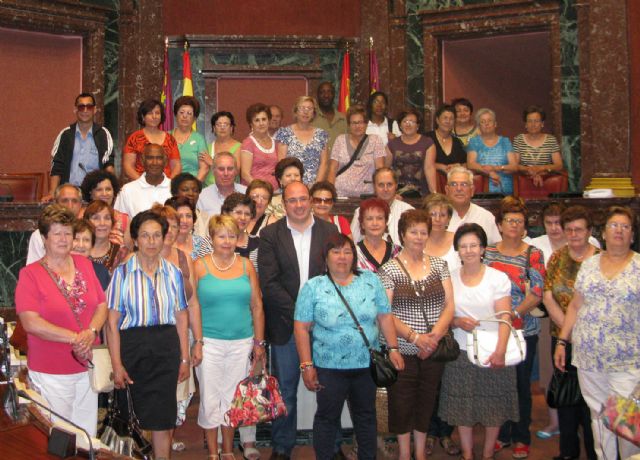 Más de medio centenar de vecinos de la pedanía La Estación-Esparragal visitan la Asamblea Regional - 1, Foto 1