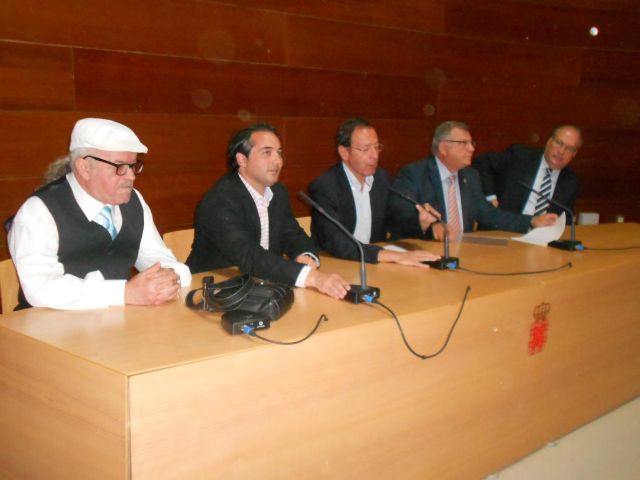 El Alcalde agradece a la Federación de Moros  y Cristianos la importante labor de promoción y difusión que hacen de Murcia - 1, Foto 1