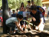 La Concejalía de Parques y Jardines organiza una jornada de conocimiento del medio natural en la que participan medio centenar de escolares