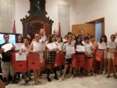 La Concejala de Educacin distingue a 17 alumnos de colegios de nuestro trmino municipal dentro del concurso de dibujo 'Crece en Seguridad'