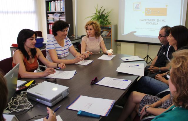 Presentación del proyecto 'Emprender en mi Escuela' en los colegios de Puerto Lumbreras - 1, Foto 1