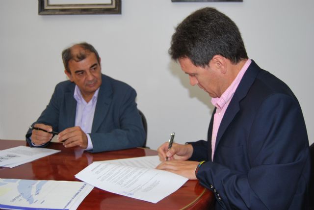 El Ayuntamiento y UCOMUR firman un acuerdo para la promoción de la economía social, el empleo y el desarrollo local - 1, Foto 1