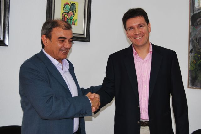 El Ayuntamiento y UCOMUR firman un acuerdo para la promoción de la economía social, el empleo y el desarrollo local - 2, Foto 2