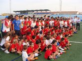 Los 300 alumnos de la Escuela de Fútbol Base Pinatar celebran la clausura del curso 2011-2012