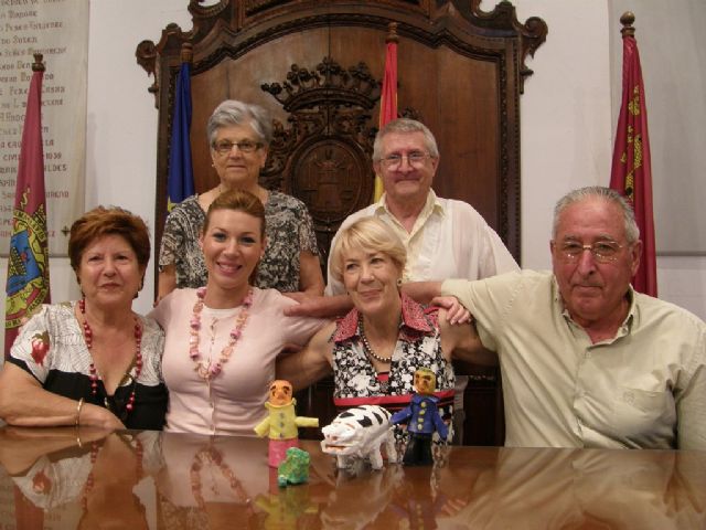 El grupo de abuelos cuentacuentos de la Concejalía del Mayor desarrolla una nueva iniciativa - 1, Foto 1