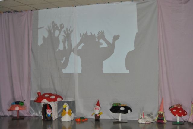 Aidemar celebró su fiesta fin de curso en la biblioteca con un espectáculo de sombras chinescas, música y baile - 1, Foto 1