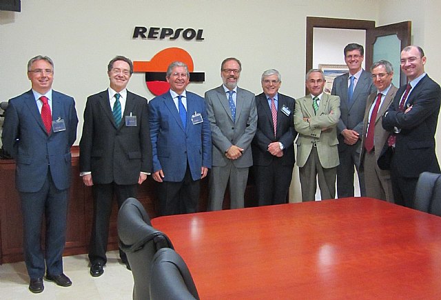 El Comité de Dirección de CLH visita la refinería de Repsol en Cartagena - 1, Foto 1