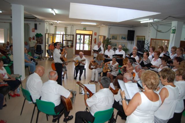 El Hogar de los Mayores torreño celebró el fin de curso de sus talleres - 1, Foto 1