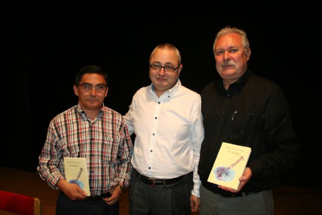 Antonio García Jiménez presenta 'El Violinista', su último poemario - 2, Foto 2