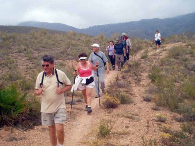 Los mayores visitaron el Mar Menor en su última ruta de senderismo - 1, Foto 1