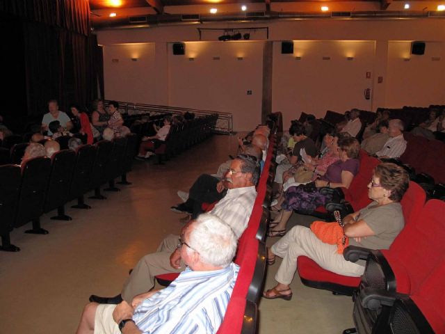 Un centenar de personas disfrutaron con Elsa y Fred en el Cine y Tertulia de mayores - 2, Foto 2