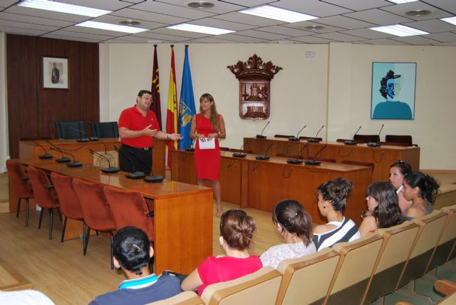 Alumnos del 1 curso del Ciclo Formativo de Gestin Administrativa del IES Miguel Hernndez visito el Ayuntamiento, Foto 3