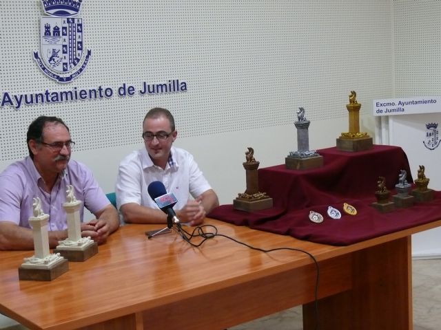 El Concejal de Deportes ha presentado el trofeo que la Concejalía va a ofrecer en las pruebas deportivas que organice - 1, Foto 1