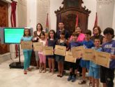El Ayuntamiento entrega los premios del concurso 'La historia de mi pueblo', en el que han participado alumnos de 6 colegios lorquinos