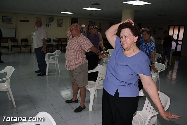 Gimnasia para mayores. Centro de Personas Mayores Plaza de la Balsa Vieja - 12