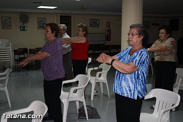 Gimnasia para mayores. Centro de Personas Mayores Plaza de la Balsa Vieja - 13
