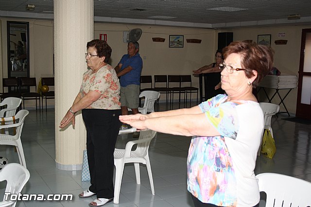 Gimnasia para mayores. Centro de Personas Mayores Plaza de la Balsa Vieja - 14