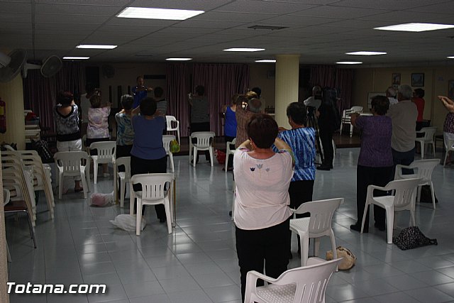 Gimnasia para mayores. Centro de Personas Mayores Plaza de la Balsa Vieja - 15