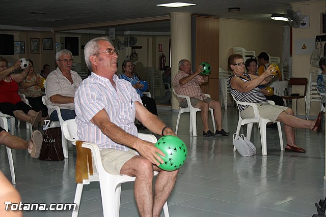 Gimnasia para mayores. Centro de Personas Mayores Plaza de la Balsa Vieja - 17