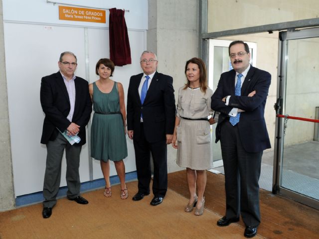 Inauguran un salón de grados en la Facultad de Economía y Empresa con el nombre de María Teresa Pérez Picazo - 1, Foto 1
