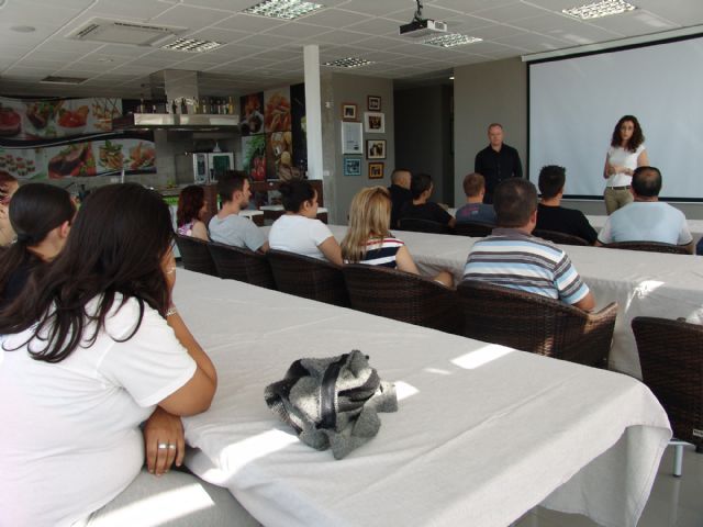20 alumnos se forman en el curso El camarero: un importante agente turístico - 1, Foto 1