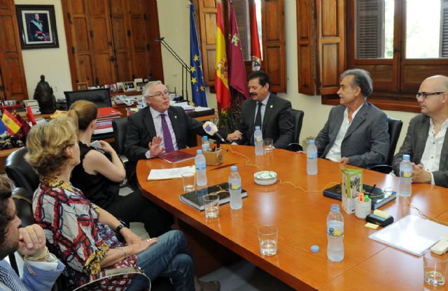 El artista alicantino Monserrate López Cámara gana el XIII premio de Pintura de la Universidad de Murcia - 2, Foto 2