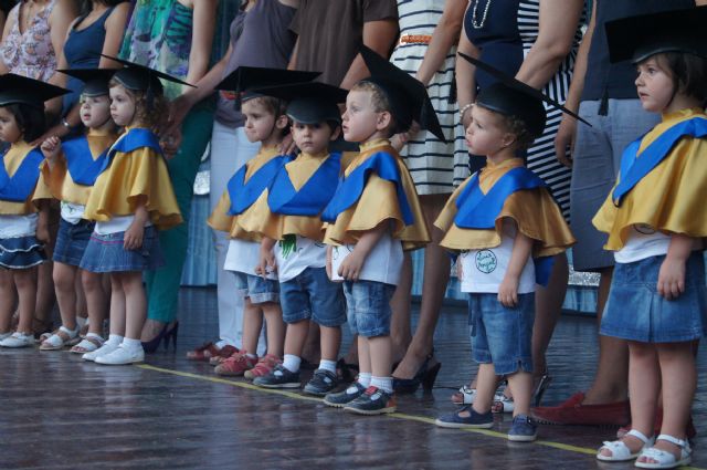 Autoridades municipales asisten a la fiesta fin de curso de la Escuela Infantil Clara Campoamor, Foto 3