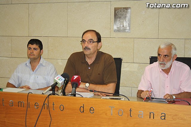 Rueda de prensa conjunta de los tres sindicatos con representación en el Ayuntamiento de Totana, Foto 1