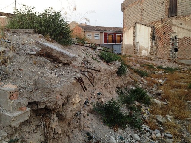UI claim "the abandonment, neglect and danger to the neighbors found the site of" The Yesera ", Foto 2