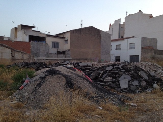 UI claim "the abandonment, neglect and danger to the neighbors found the site of" The Yesera ", Foto 3